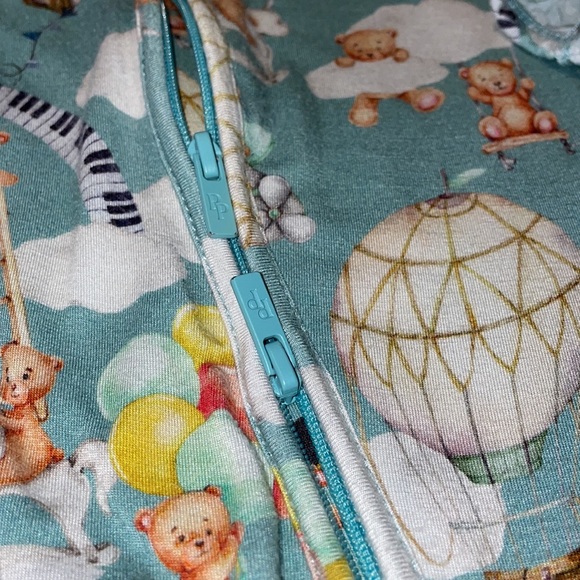 0-3 m FAO Schwarz Posh Peanut Teddy Bear Christmas Zipper Footie - Picture 6 of 13